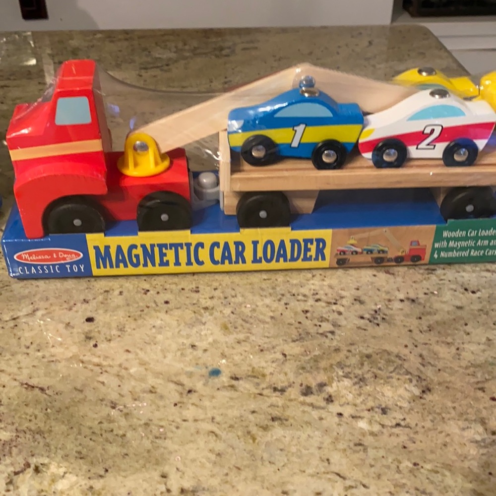NEW| Melissa & Doug Magnetic Car Loader NEW
